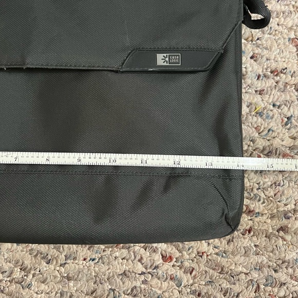 Computer bag/Case logic brand dark gray. Used/good .11x14x2 - Picture 7 of 8